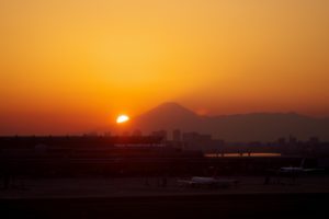 夕陽の空港